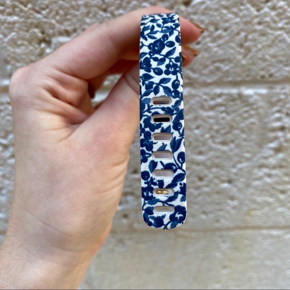 Tory Burch Fitbit Band Silicone Blue Floral S/P - Picture 6 of 16